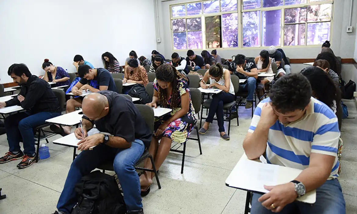 Encceja 2026: inscrições terminam nesta sexta-feira; veja como participar