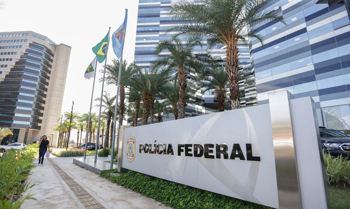 Operação da PF com Interpol captura hacker ligado ao Banco Master