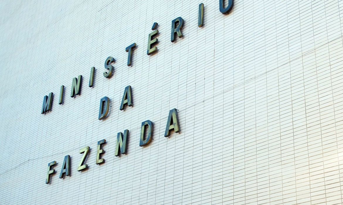 Governo revisa inflação para o teto da meta após crise no Oriente Médio