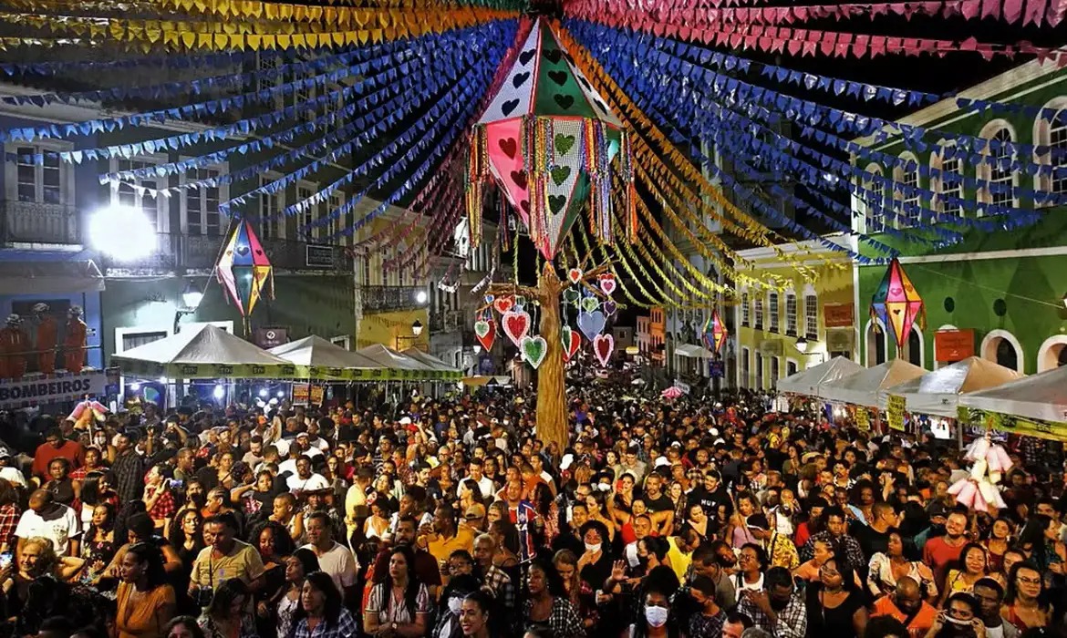 Festas populares exigem atenção à segurança de crianças, alerta Unicef