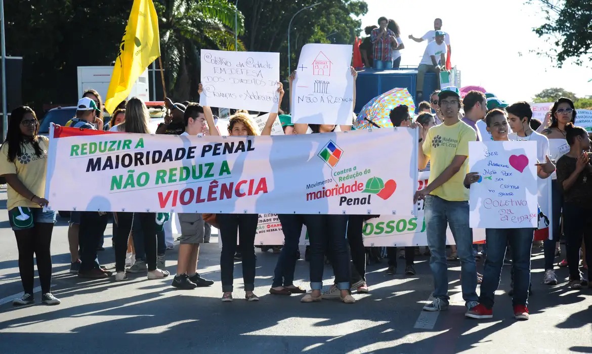 Debate sobre maioridade penal divide opiniões na Câmara dos Deputados