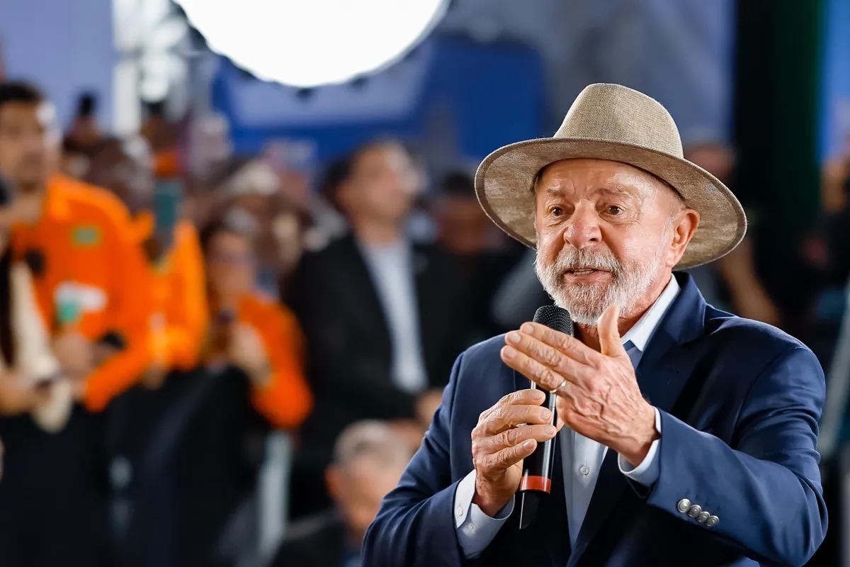Fim da escala 6x1: Lula diz que decisão respeitará setores