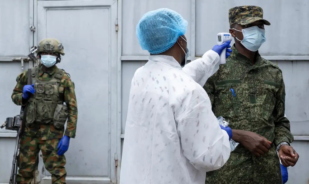 OMS alerta para surto de ebola: entenda a doença e sua gravidade
