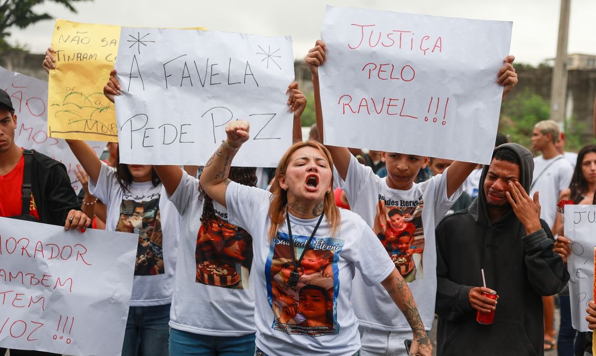 Operações policiais no Rio são rejeitadas por 90% dos moradores de comunidades