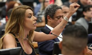 Erika Hilton defende descanso maior e rejeita compensações na PEC