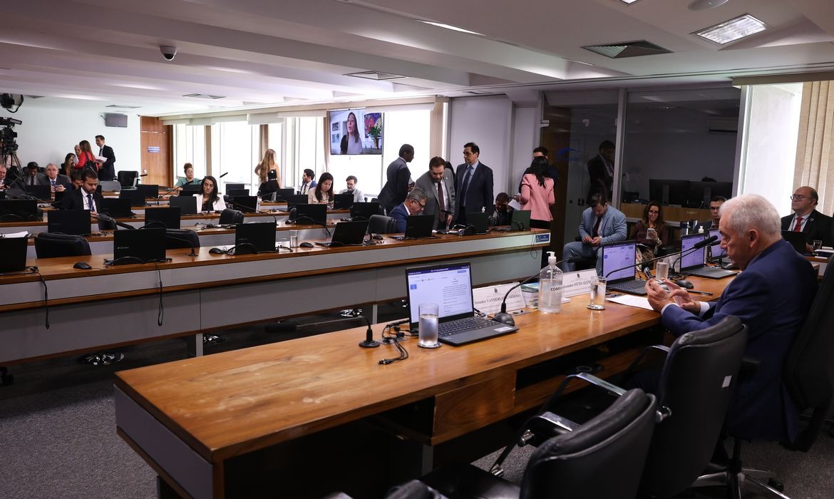 Senado discute autonomia do Banco Central, mas votação é adiada