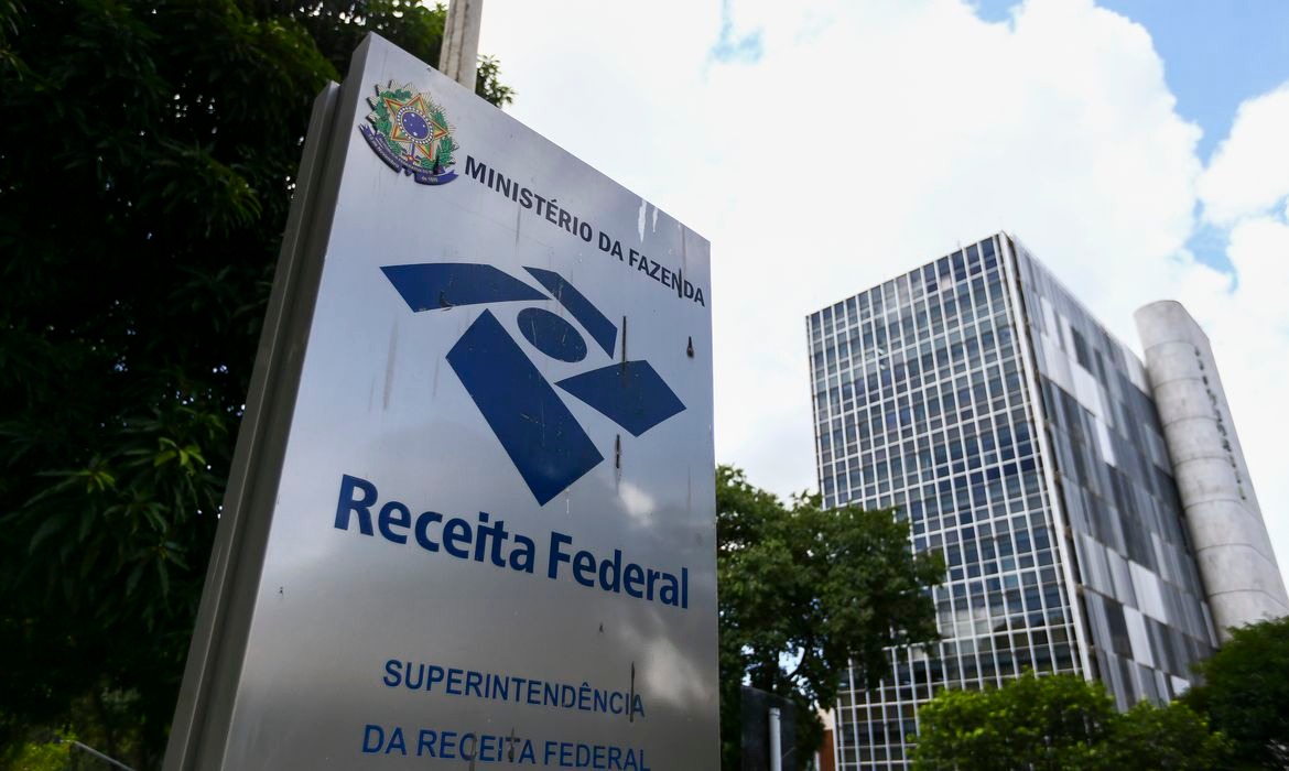 Petróleo e emprego formal elevam arrecadação do governo