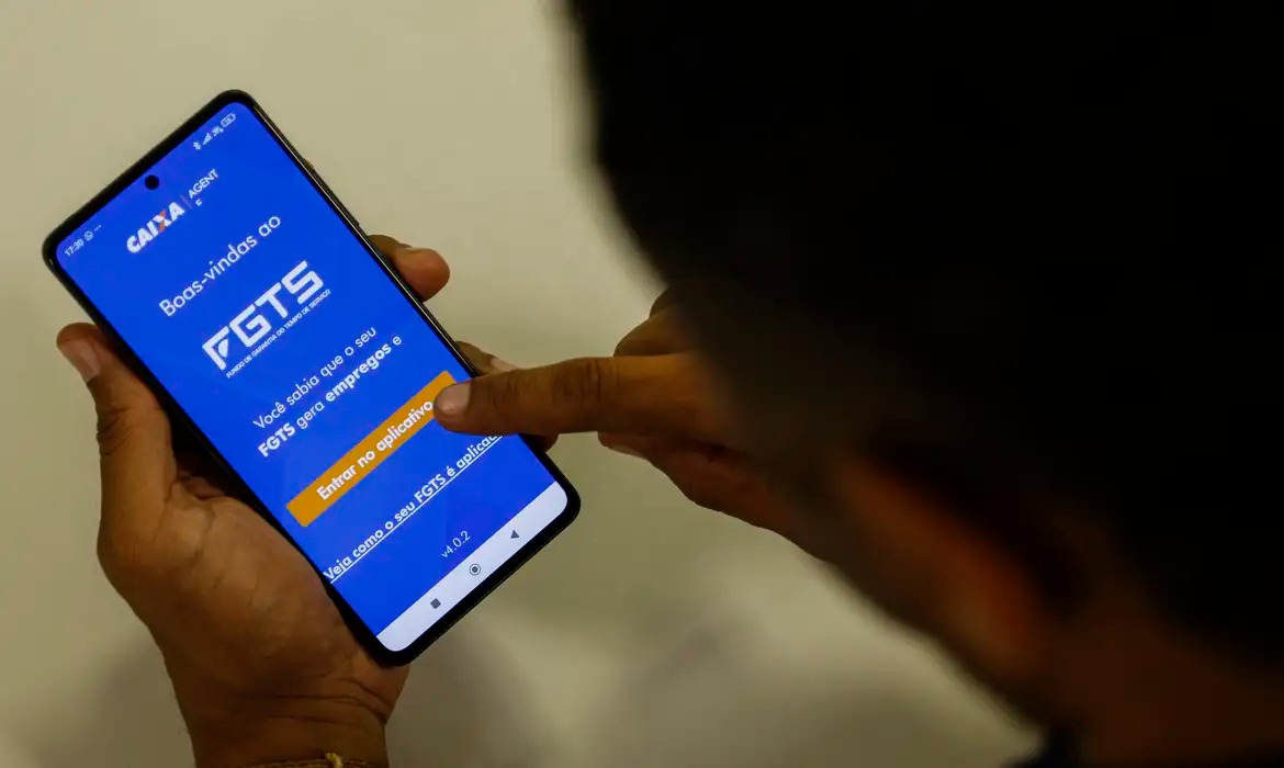 Trabalhadores podem usar FGTS para quitar dívidas no Desenrola Brasil