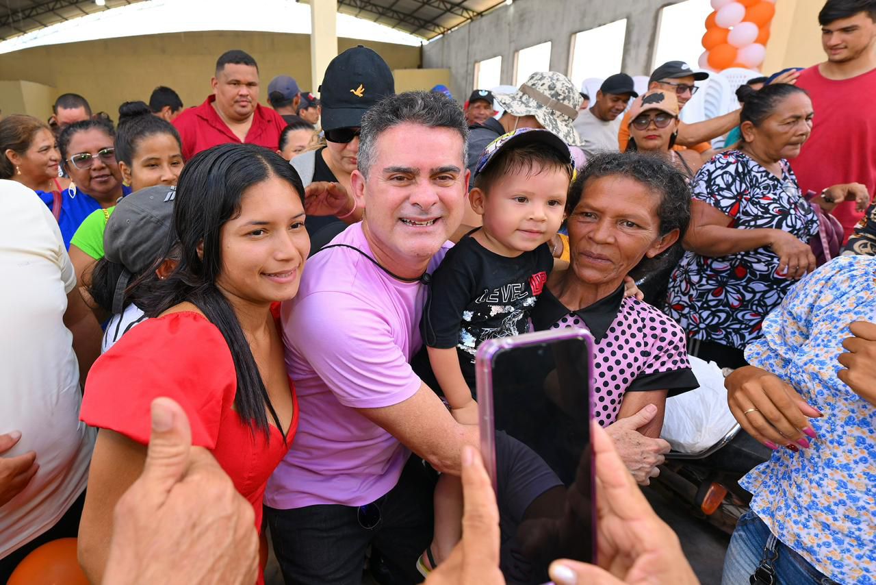 Corrida pelo governo do AM: David Almeida é destaque em pesquisa