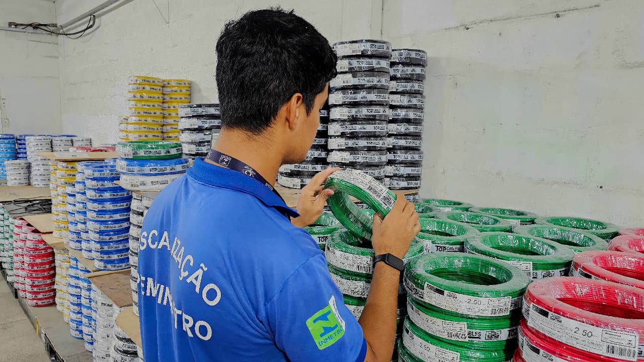Operação do Ipem-AM busca evitar acidentes com fios elétricos irregulares