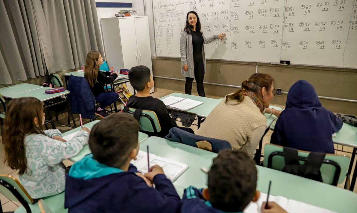 Senado conclui votação do novo piso nacional da educação básica