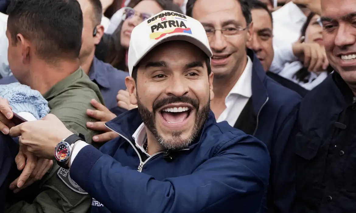Vitória apertada amplia desafios de La Espriella