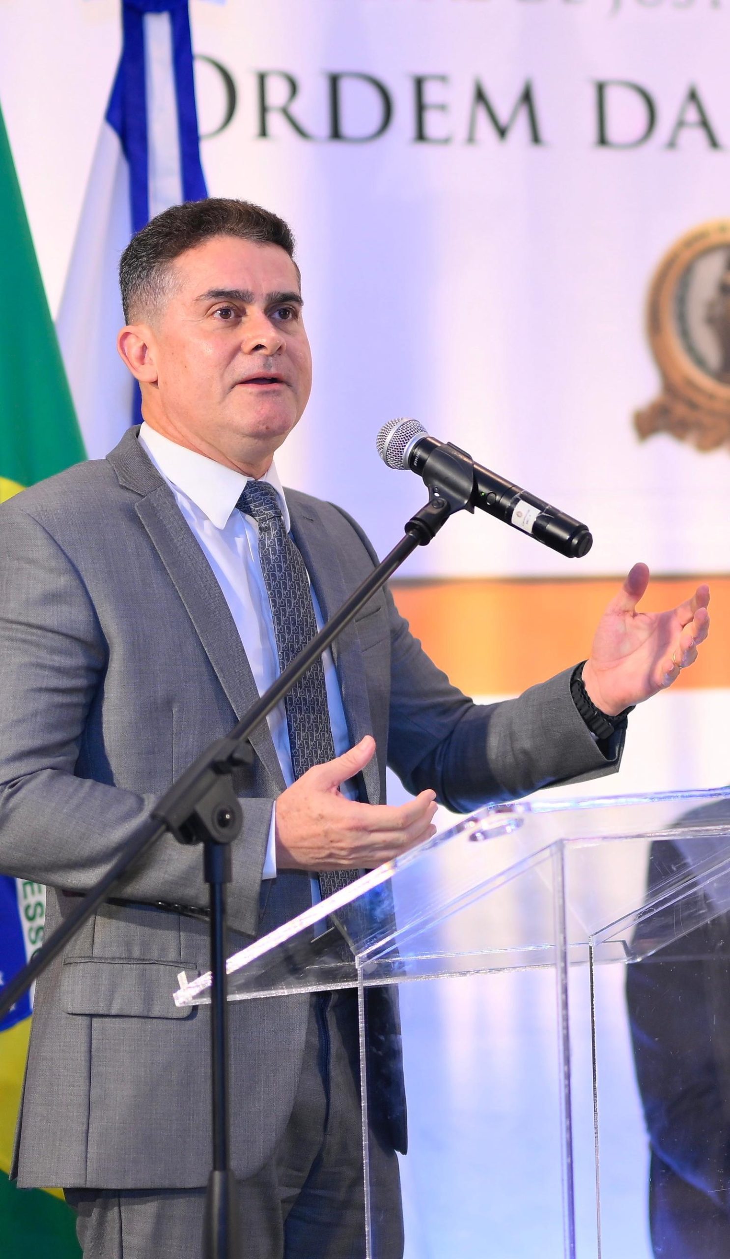 David Almeida cobra explicações sobre R$ 245 bilhões administrados pelo Governo do Estado e questiona falta de resultados em áreas essenciais