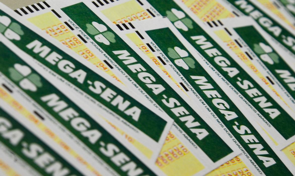 Prêmio acumulado reforça popularidade da Mega-Sena