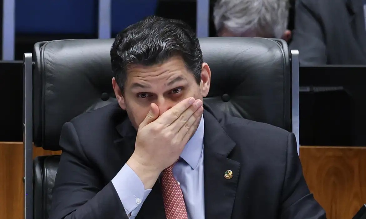 Líder do PT alerta para possível atraso na votação do fim da escala 6x1