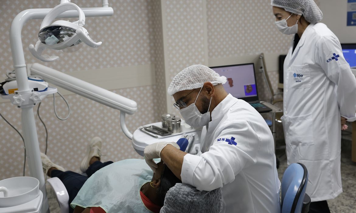 Estados e municípios poderão definir regras próprias para piso de médicos