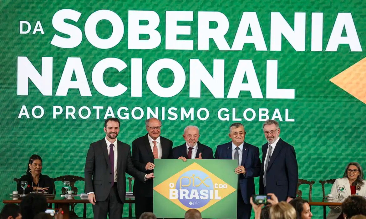 Proposta de jornada 5x2 avança no Congresso