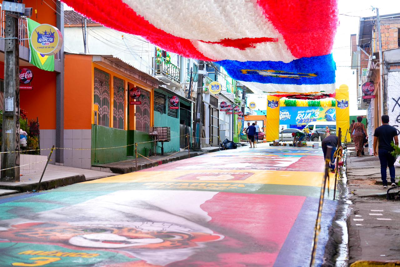 Rua da Copa vira ponto de encontro em Manaus