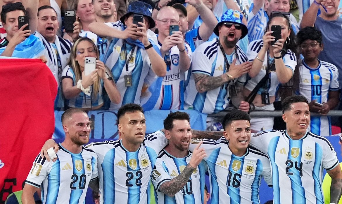 Argentina joga hoje e pode encaminhar vaga