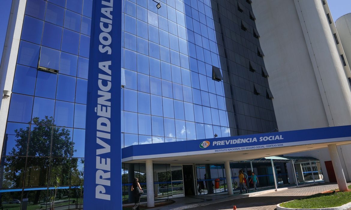 Governo quer reduzir ainda mais a fila do INSS nos próximos meses