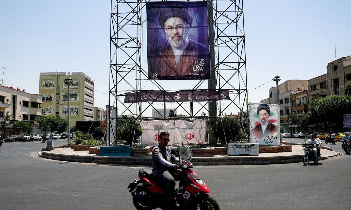 Cronograma das cerimônias de Ali Khamenei segue até quinta-feira