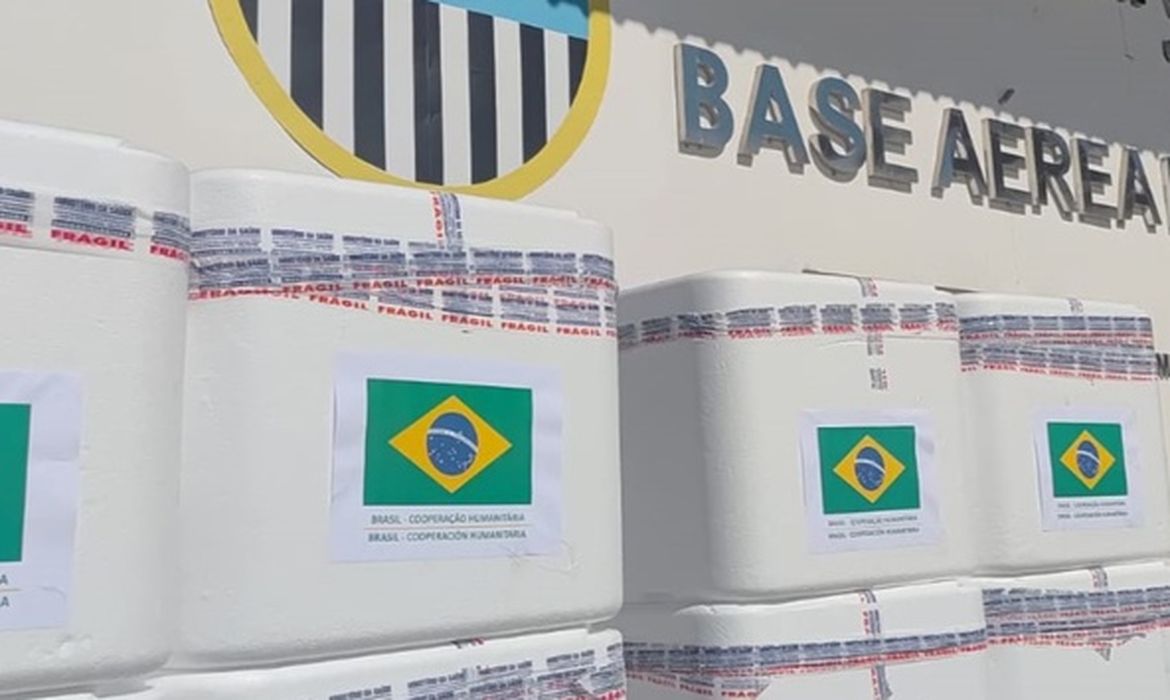 Brasil envia medicamentos e vacinas para apoiar a Venezuela