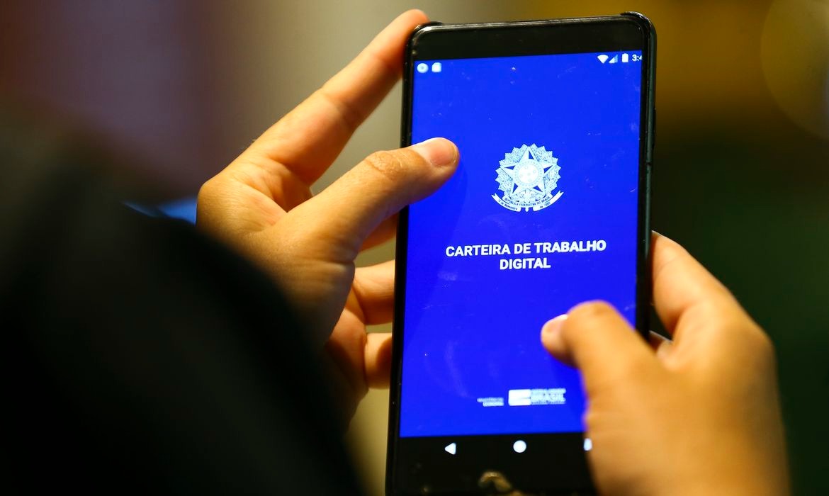 Desemprego no Brasil atinge menor taxa para o segundo trimestre desde 2012