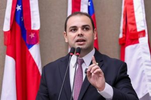 Assistência estudantil da UEA vira alvo de cobranças no Amazonas