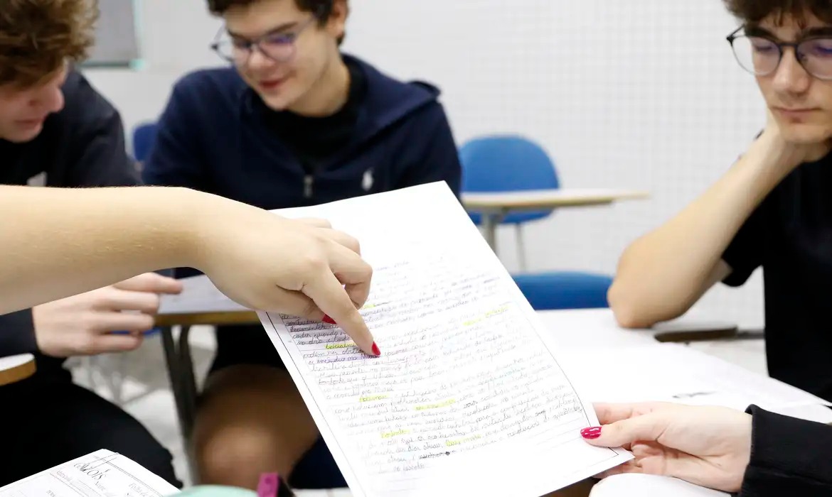 Encceja 2026 redação: guia atualizado