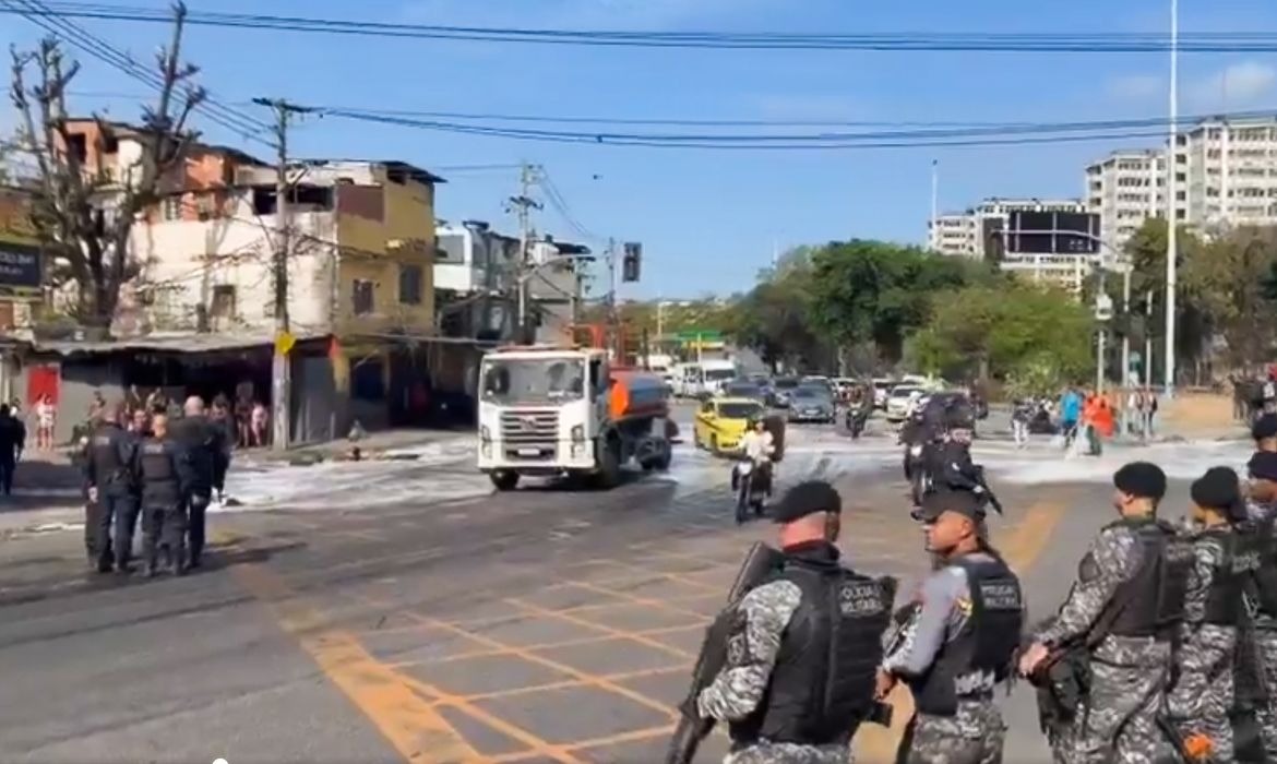 Protestos na zona norte do Rio bloqueiam vias e afetam ônibus