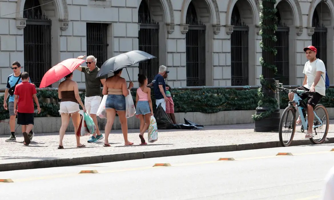Onda de calor no Brasil: veja temperaturas, alertas e previsão por região
