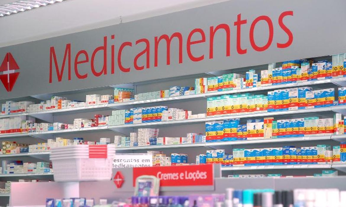 Farmácia Popular estuda ampliar serviços de saúde no Brasil
