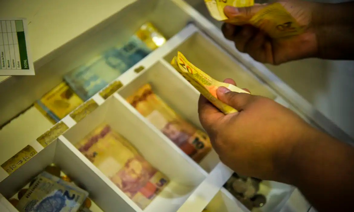 Abono salarial 2026: veja como consultar e receber o benefício