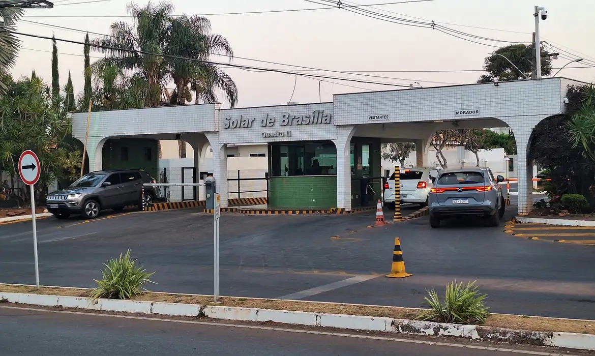 Bolsonaro recebe autorização para atendimento odontológico fora de casa