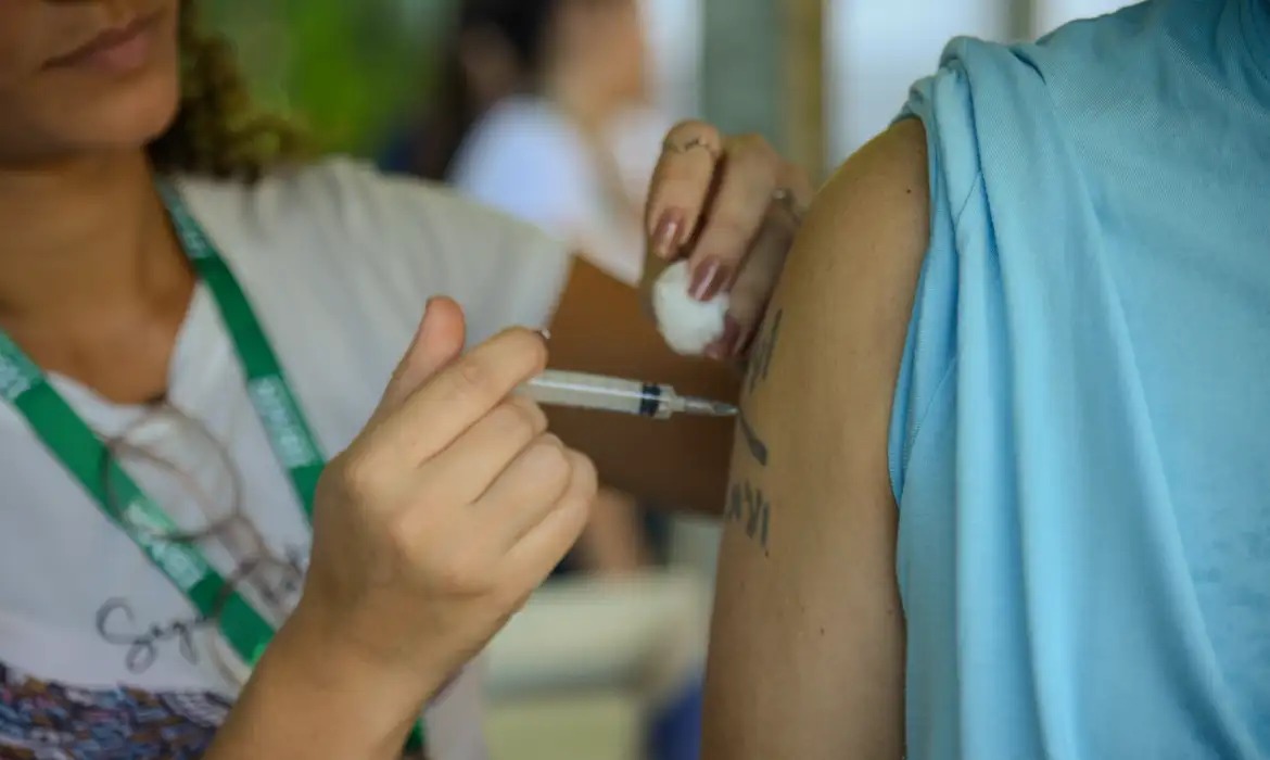 Dia D de vacinação: veja as vacinas disponíveis pelo SUS