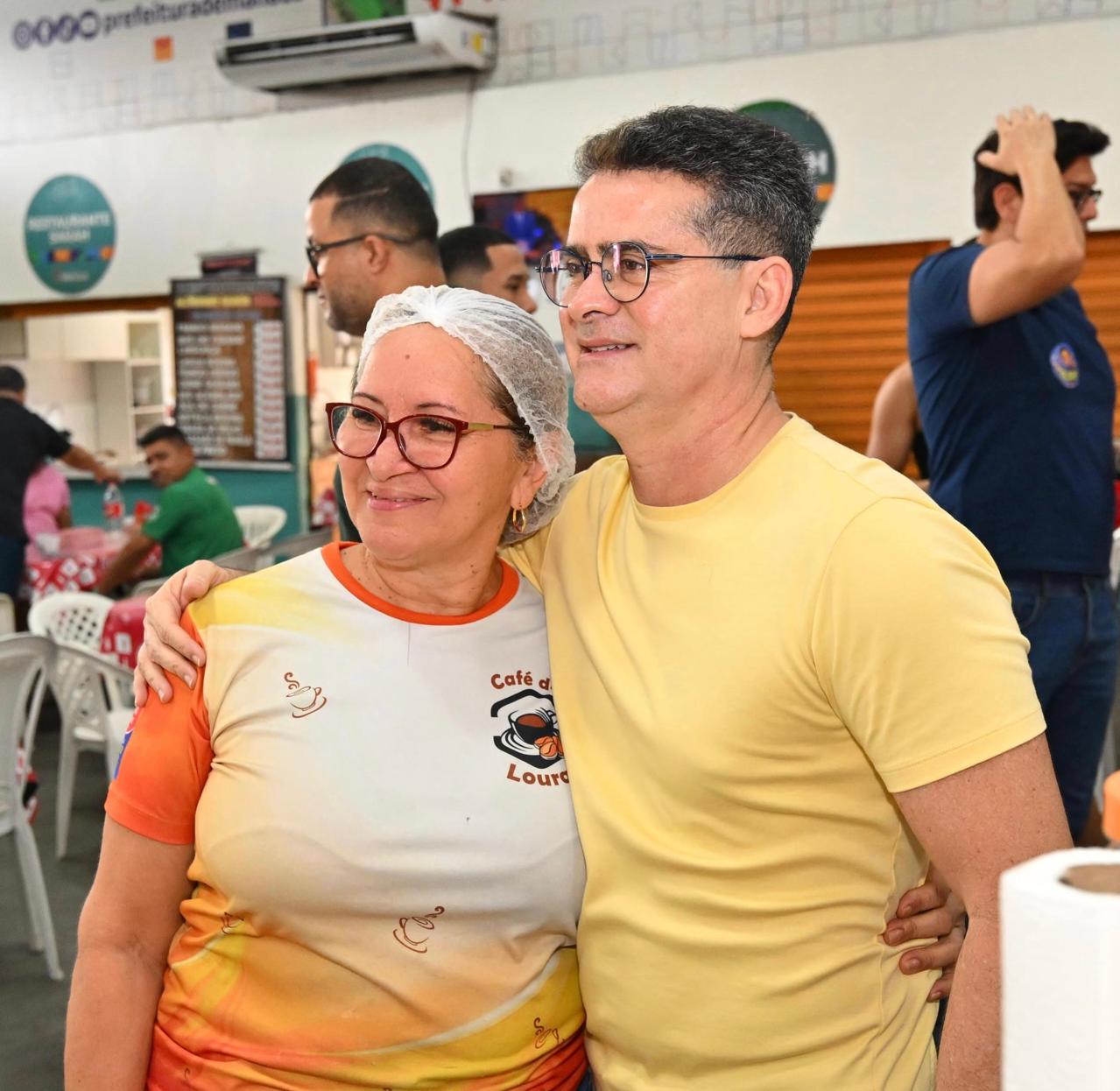 David Almeida visita Feira do Japiim e destaca ações realizadas em Manaus
