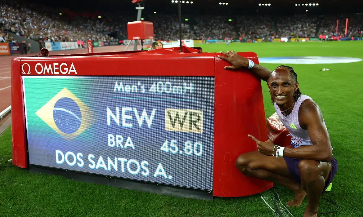 Piu faz história com novo recorde mundial nos 400m com barreiras