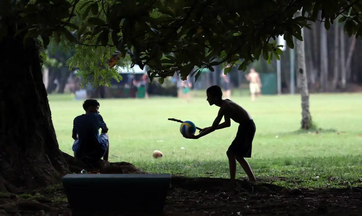 Previsão do tempo: veja onde fará calor e onde pode chover forte