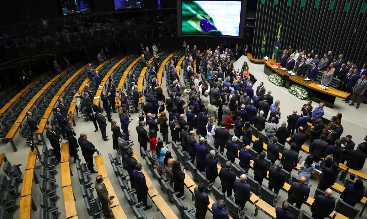 Câmara debate imposto de importação sobre compras online