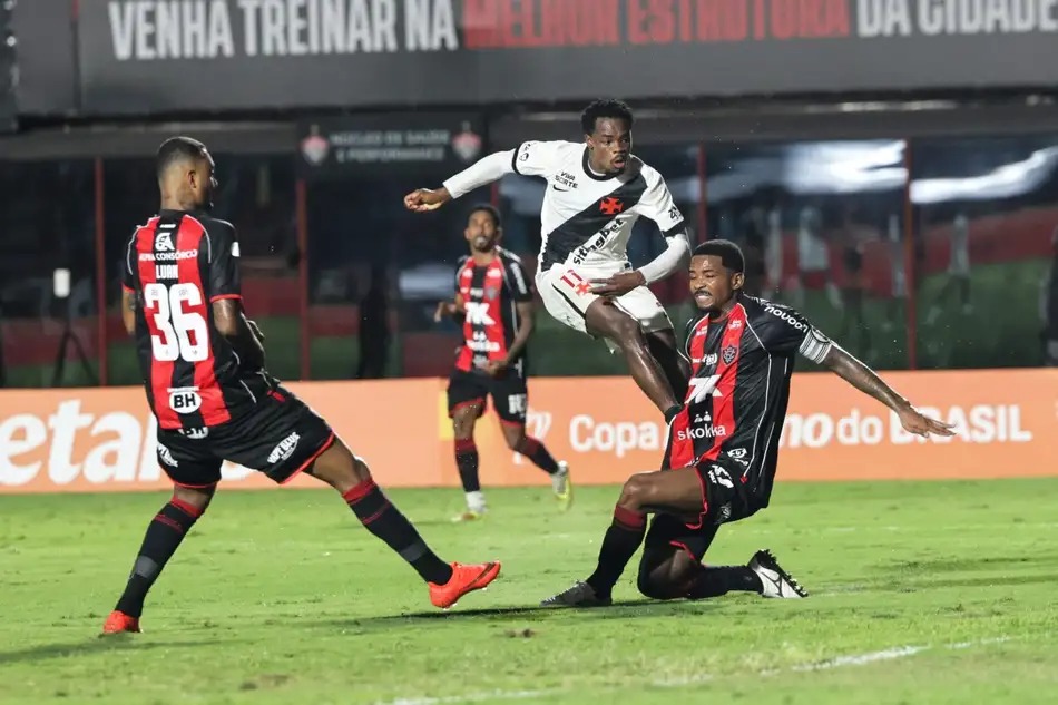 Vasco faz 2 a 0 no Vitória e garante vaga na semifinal da Copa do Brasil
