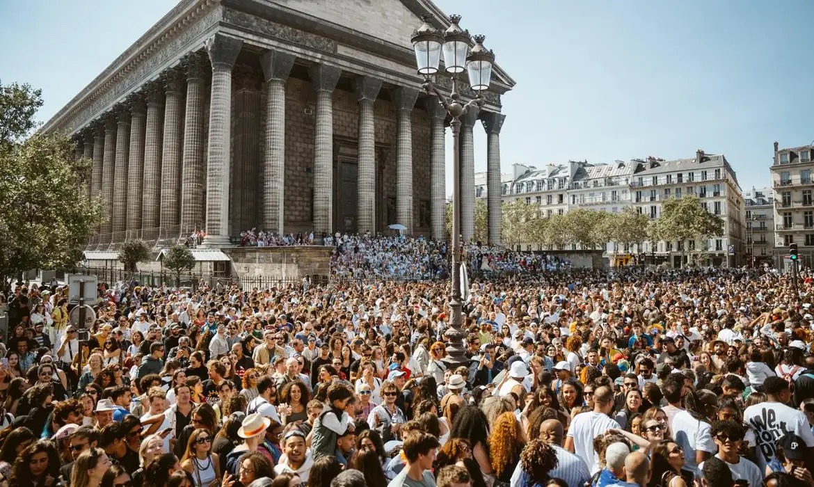 Lavagem de Madeleine reúne música, dança e capoeira na França