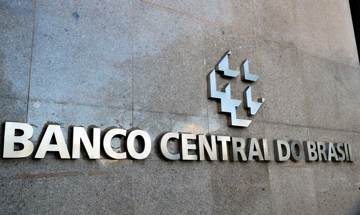 Mercado revisa cenário econômico e projeta inflação de 5% para 2026