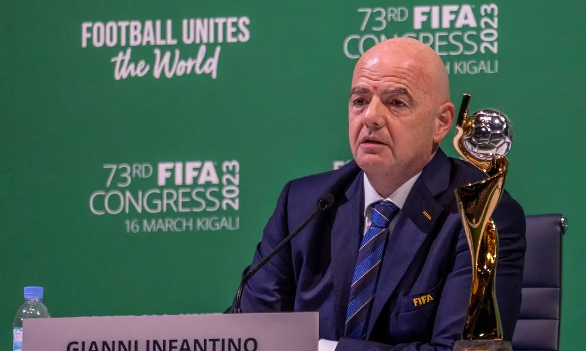 Pressão sobre Infantino cresce após Federação Francesa romper apoio